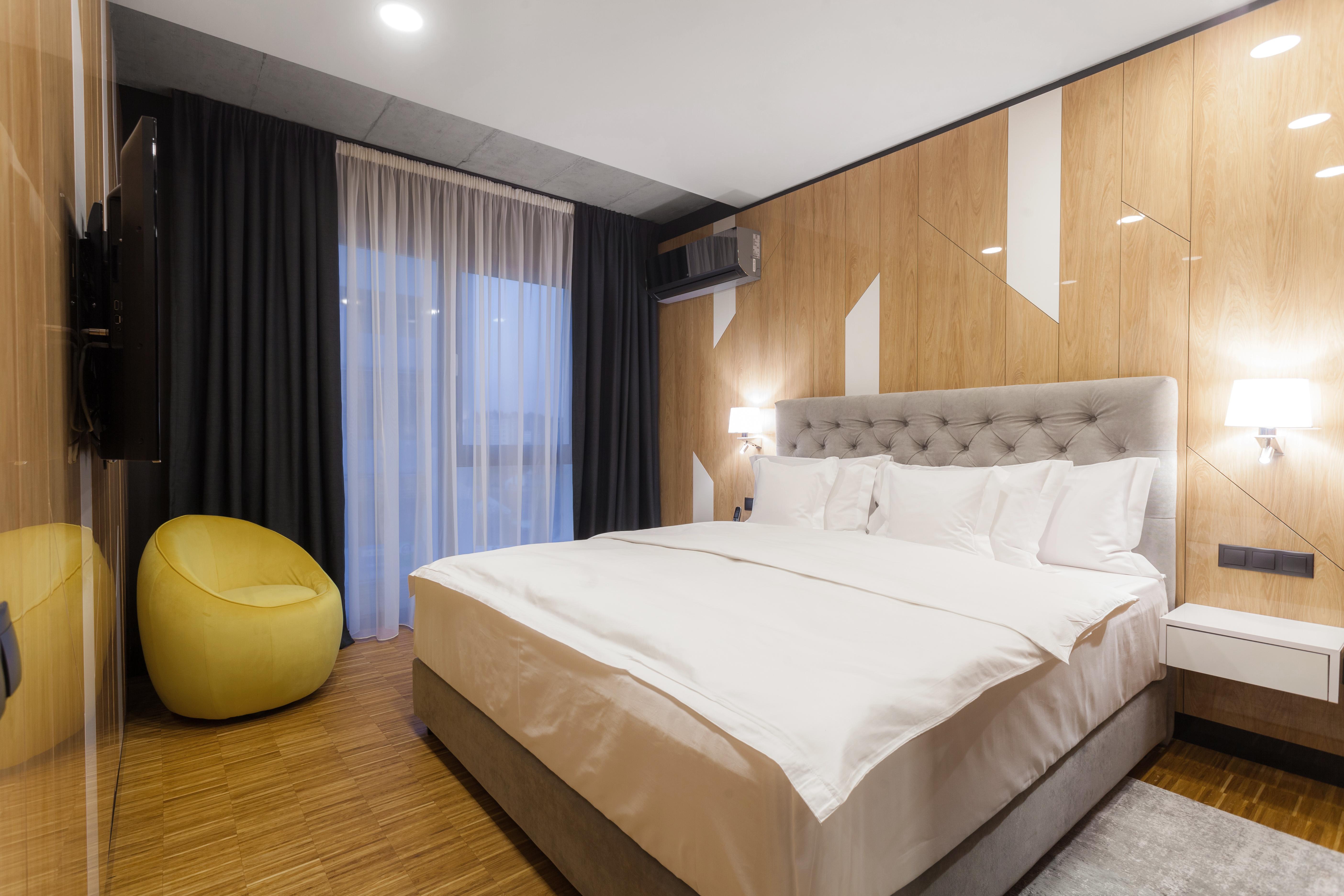 קלוז'-נאפוקה Hotel Platinia מראה חיצוני תמונה A bedroom in a hotel