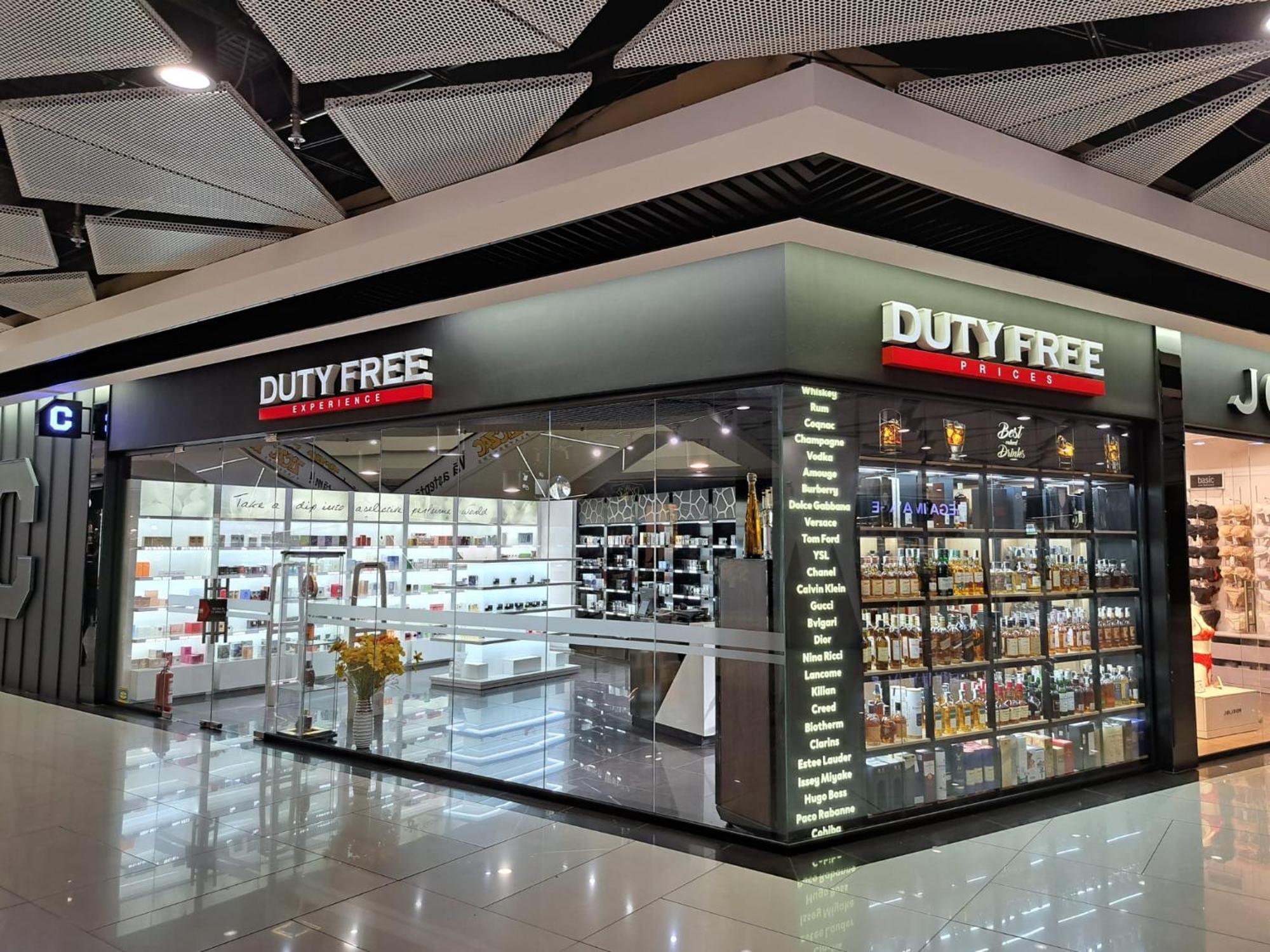 קלוז'-נאפוקה Hotel Platinia מראה חיצוני תמונה Duty Free at the airport