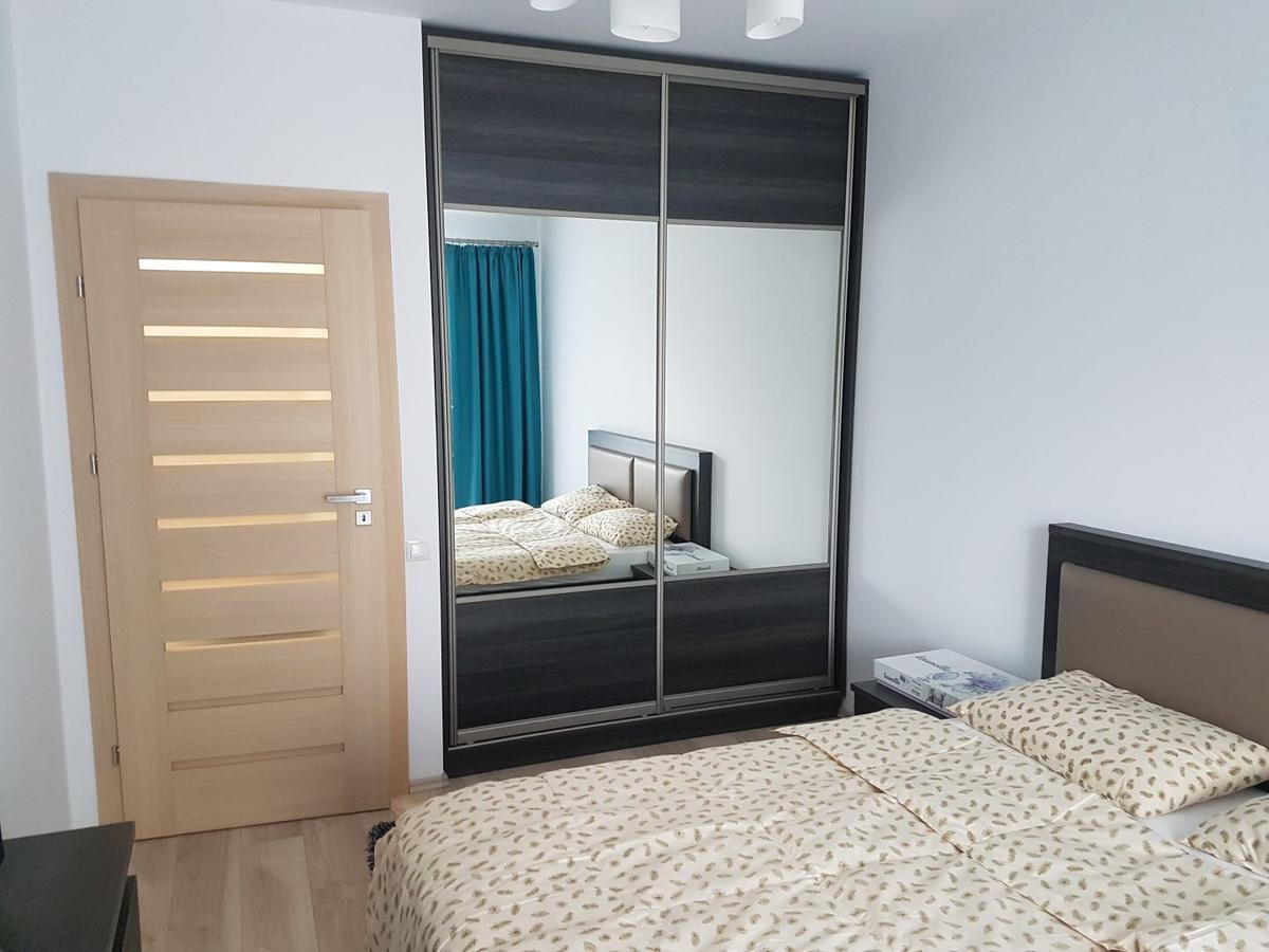 קלוז'-נאפוקה Hotel Platinia מראה חיצוני תמונה Sliding wardrobe